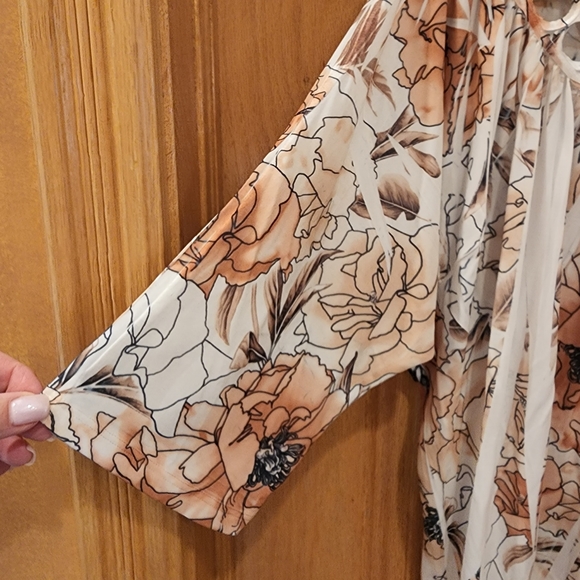 Flowy Blouse - Picture 3 of 6